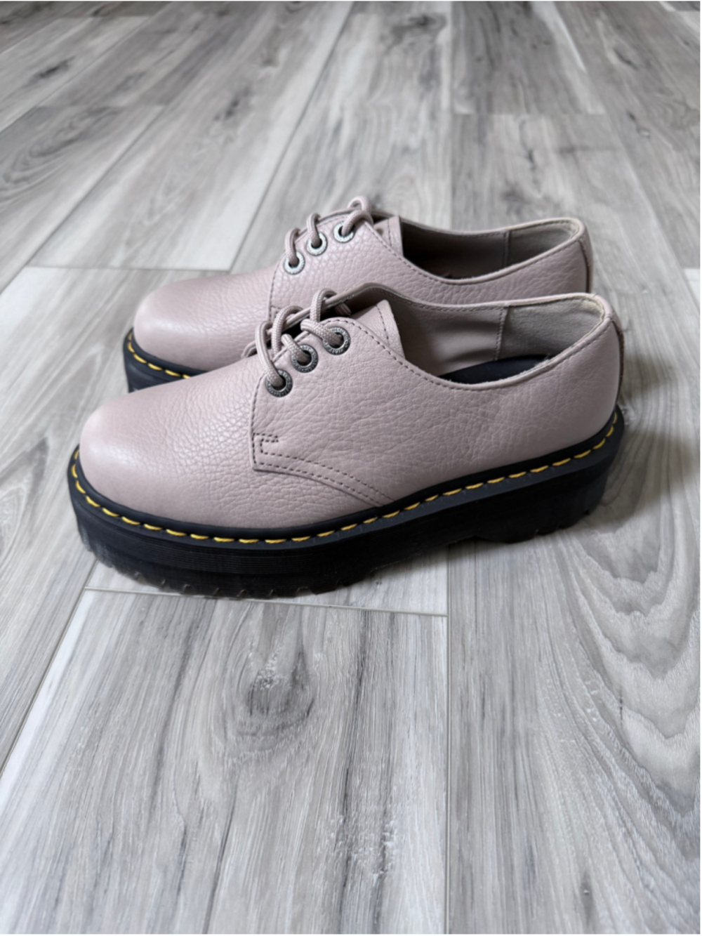 Dr. Martens 31157 Women’s 7 Pink Leather 3-Eye Oxford Platform Lug Shoes